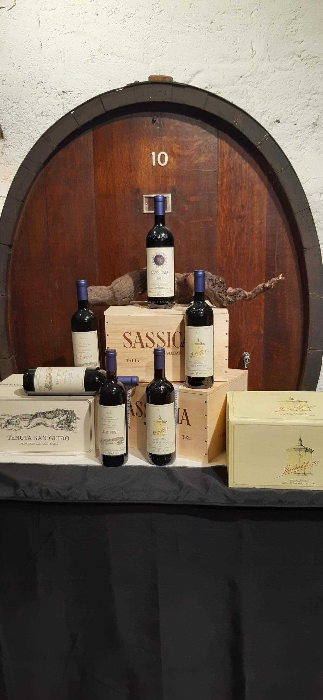 Box Tenuta San Guido Bolgheri 3 x Difese 2022, 2 x Guidalberto 2022, 1 Sassicaia 2021 (6 x 75 cl)